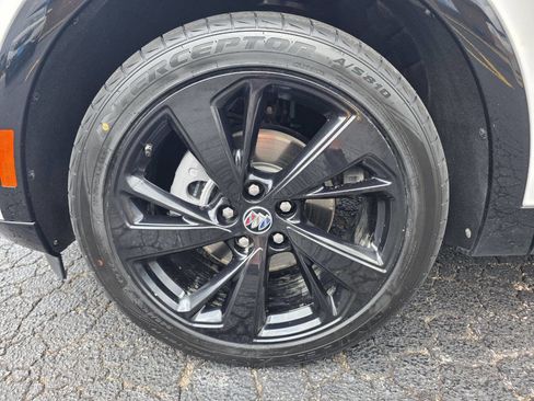 Used 2022 Buick Envision Essence w/ Technology Package II AWD/4WD image 31