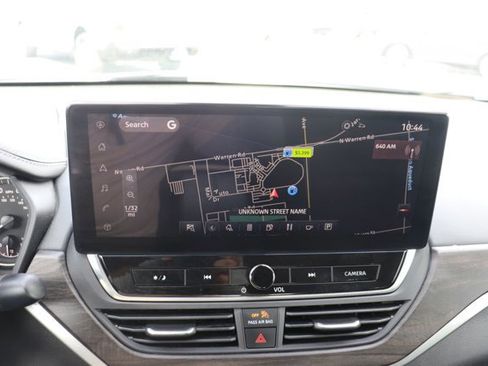 Used 2023 Nissan Altima 2.5 SV w/ SV Premium Package image 17