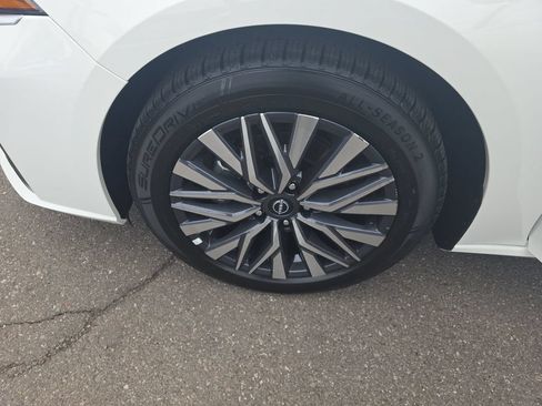 Used 2025 Nissan Altima 2.5 SV FWD image 24