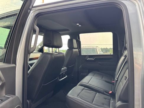 Used 2024 GMC Sierra 3500 Denali w/ Technology Package AWD/4WD image 8
