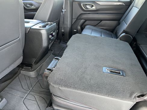 Used 2023 Chevrolet Suburban RST AWD/4WD image 16