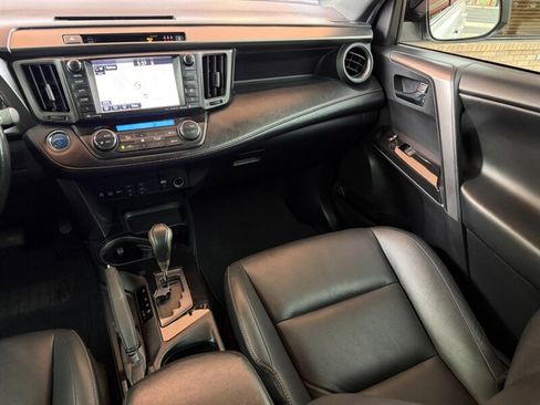 Used 2017 Toyota RAV4 SE image 18