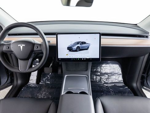 Used 2025 Tesla Model Y Long Range image 33