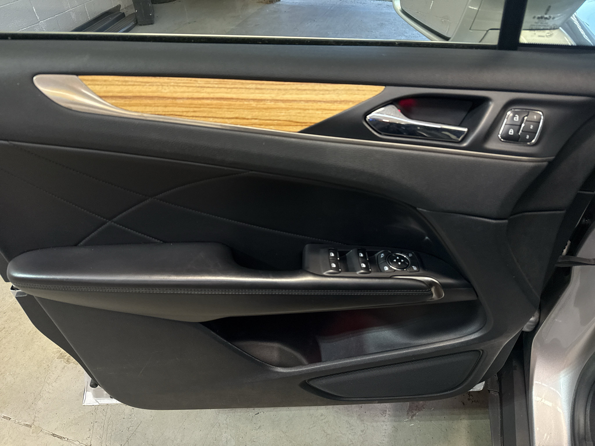 Used 2015 Lincoln MKC AWD w/ Equipment Group 101A Select image 15