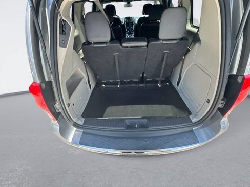 Used 2019 Dodge Grand Caravan SXT FWD image 13