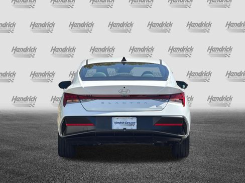 Used 2025 Hyundai Elantra Limited FWD image 6