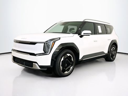 Used 2024 Kia EV9 Land image 3