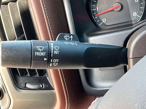 Used 2018 Chevrolet Silverado 1500 High Country image 18