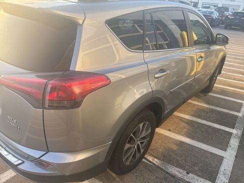 Used 2018 Toyota RAV4 XLE AWD/4WD image 6