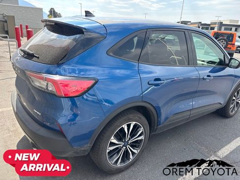 Used 2022 Ford Escape SE w/ SE Sport Appearance Package AWD/4WD image 9