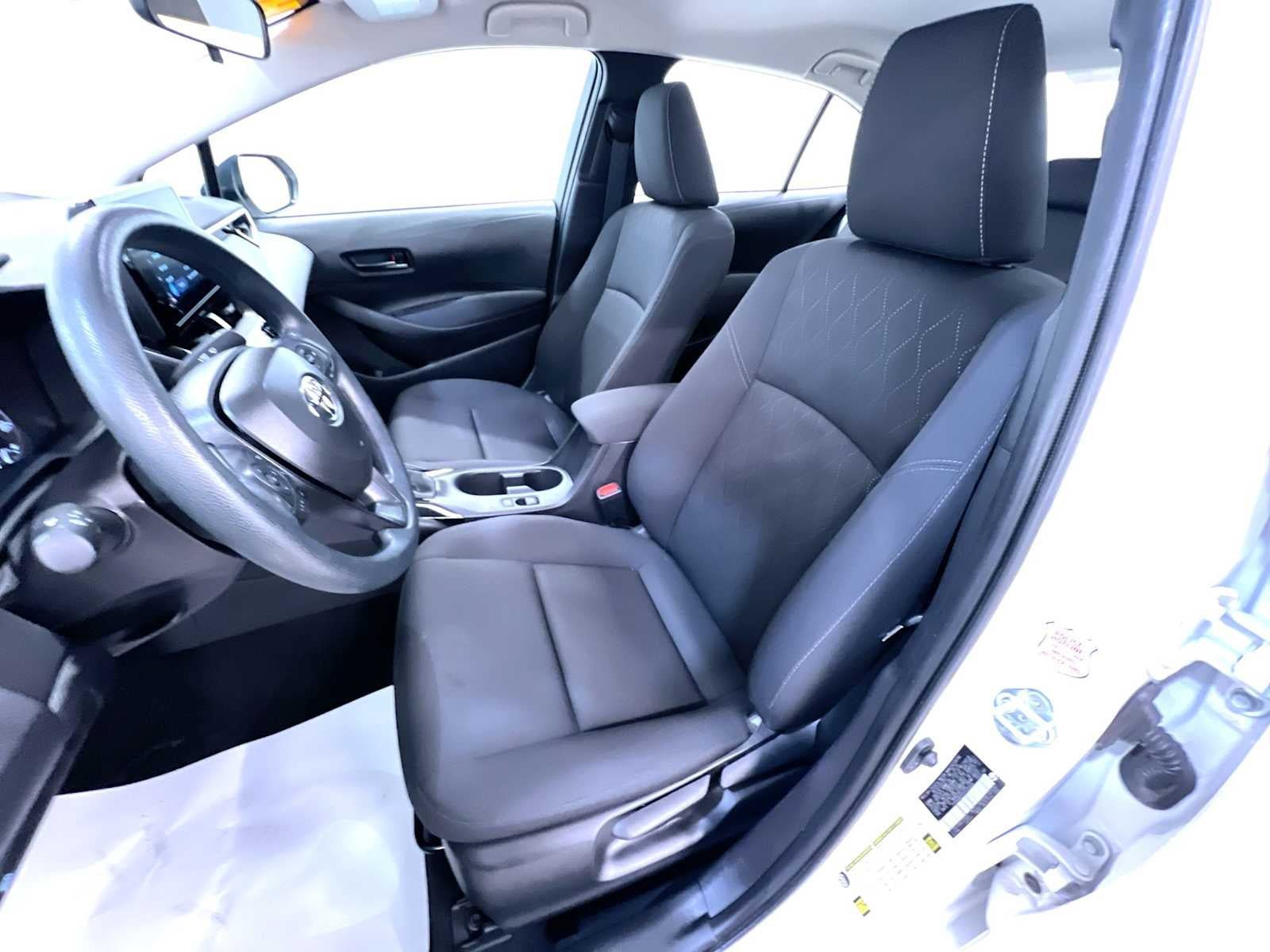 Used 2025 Toyota Corolla LE FWD image 14