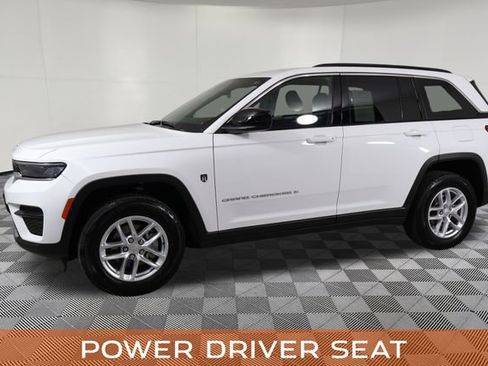 Used 2025 Jeep Grand Cherokee Laredo X RWD image 11