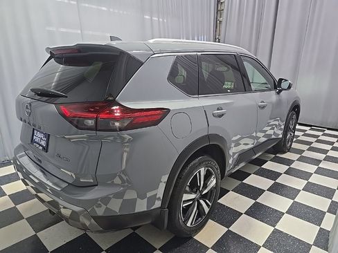 Used 2024 Nissan Rogue SL w/ SL Premium Package AWD/4WD image 9