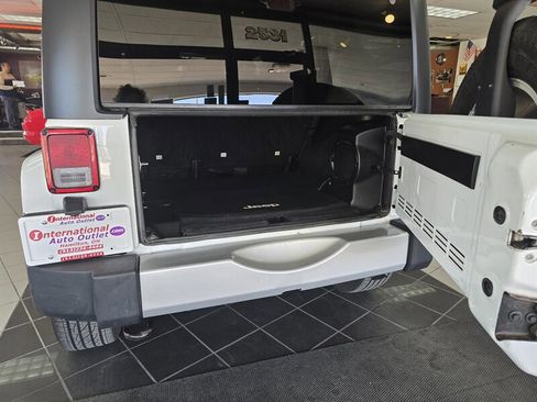 Used 2014 Jeep Wrangler Unlimited Sahara w/ Connectivity Group image 25