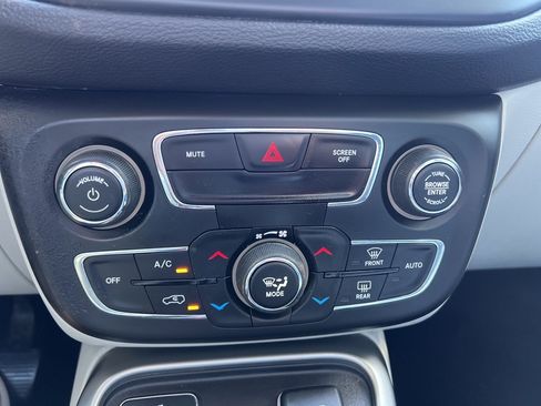 Used 2018 Jeep Compass Latitude w/ Popular Equipment Group image 30