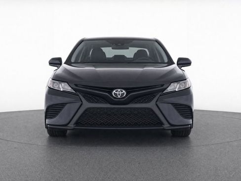 Used 2019 Toyota Camry SE w/ Convenience Package FWD image 2
