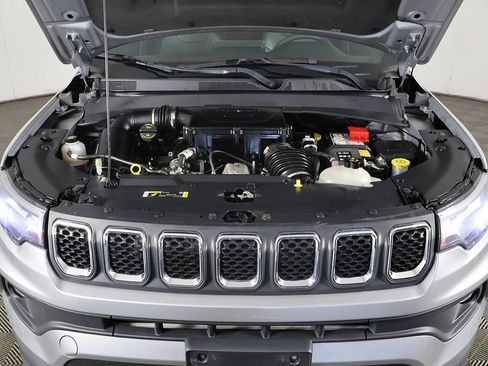 Used 2023 Jeep Compass Latitude AWD/4WD image 16