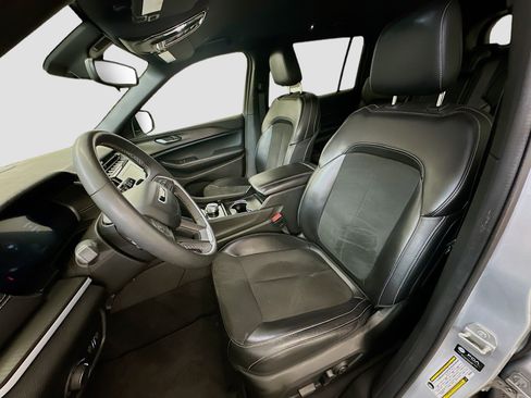 Used 2024 Jeep Grand Cherokee L Laredo image 13