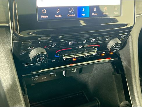 Used 2022 Jeep Grand Cherokee Overland image 16