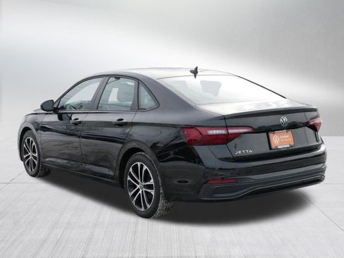 Certified 2022 Volkswagen Jetta Sport image 5