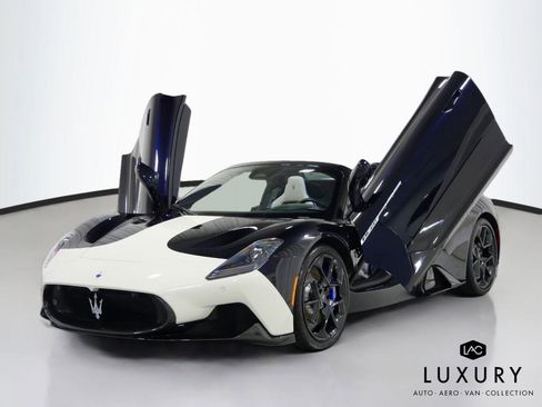 Used 2023 Maserati MC20 Spyder image 3
