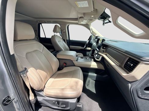 Used 2024 Ford Expedition Limited RWD image 31