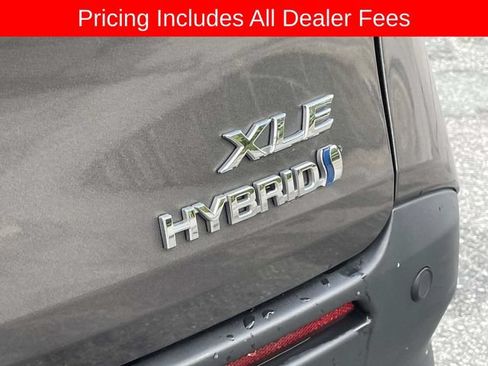 Used 2023 Toyota Sienna XLE FWD image 13