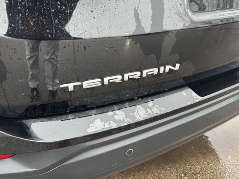 Used 2024 GMC Terrain SLE w/ Driver Convenience Package image 5