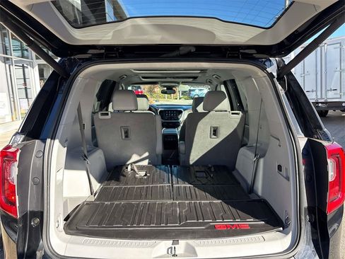 Used 2023 GMC Acadia SLT w/ Technology Package image 12