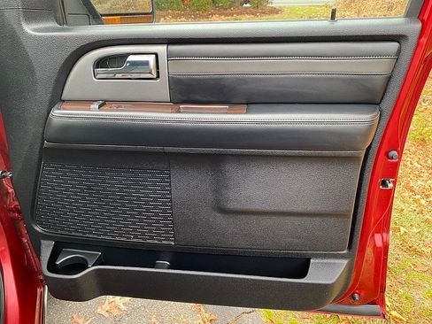 Certified 2017 Ford Expedition EL Platinum image 35