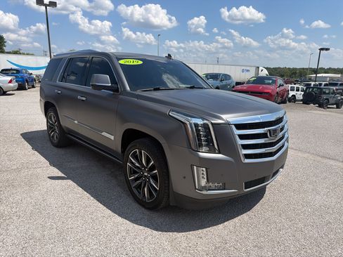 Used 2019 Cadillac Escalade Premium Luxury w/ LPO, Escalade Noir Package AWD/4WD image 3
