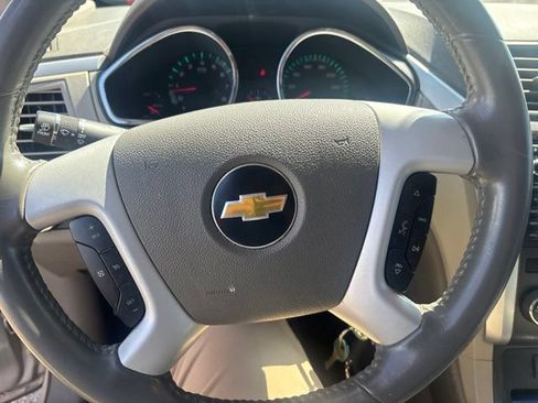 Used 2011 Chevrolet Traverse LS FWD image 7