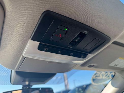 Used 2025 Nissan Sentra SR w/ SR Premium Package image 30