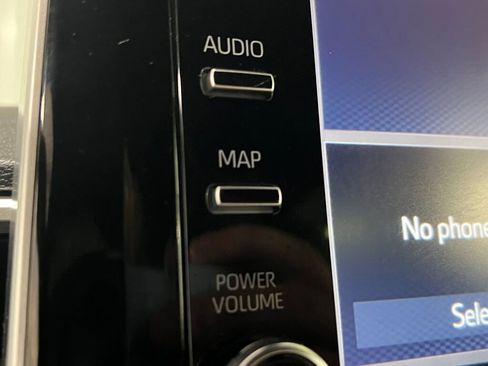 Used 2021 Toyota Corolla SE w/ Special Edition image 13