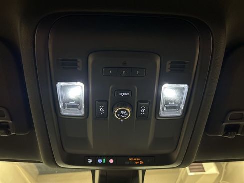 Used 2022 Chevrolet Tahoe Z71 w/ Luxury Package image 28