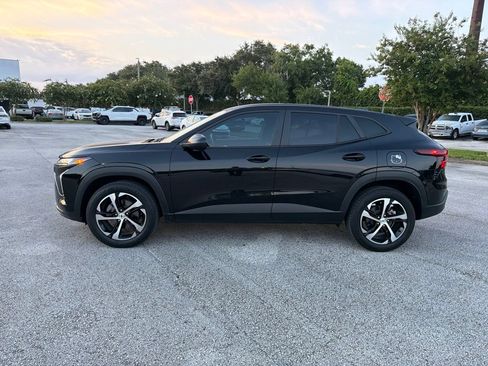 Used 2024 Chevrolet Trax RS w/ Sunroof Package FWD image 2