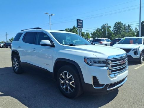 Used 2020 GMC Acadia SLE w/ Driver Convenience Package FWD image 3