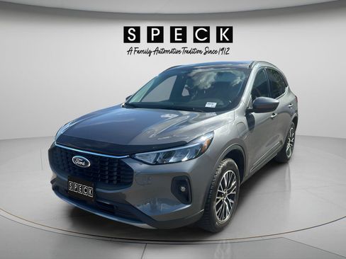 Used 2025 Ford Escape SE FWD image 1