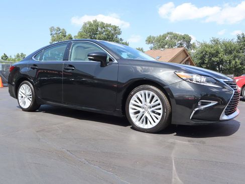 Used 2016 Lexus ES 350 w/ Ultra Luxury Package FWD image 7