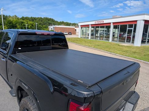 Used 2021 GMC Sierra 2500 Denali w/ Denali Ultimate Package AWD/4WD image 14