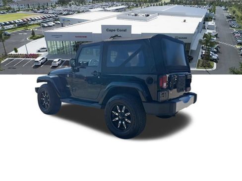 Used 2015 Jeep Wrangler Sahara w/ Connectivity Group AWD/4WD image 15
