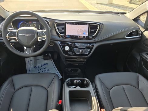 New 2026 Chrysler Pacifica Select image 14