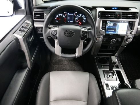 Used 2020 Toyota 4Runner SR5 Premium image 13