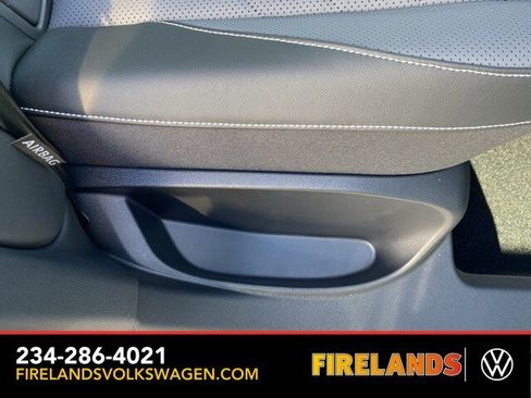 New 2025 Volkswagen Tiguan SE image 52