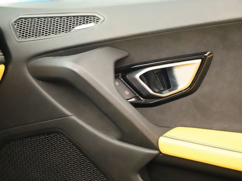 Used 2020 Lamborghini Huracan EVO RWD image 27