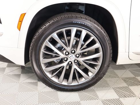 Used 2025 Buick Enclave Avenir FWD image 19