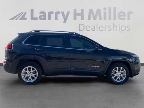 Used 2018 Jeep Cherokee Latitude Plus image 6