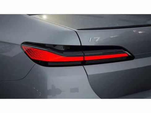 New 2025 BMW i7 xDrive60 image 8