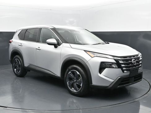 Used 2024 Nissan Rogue SV image 7