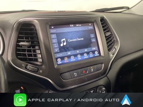 Used 2021 Jeep Cherokee Trailhawk image 2